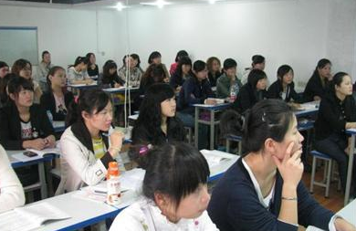 正規(guī)西班牙語培訓(xùn)班多少錢？